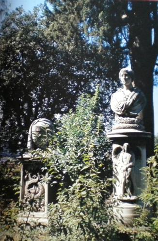 07 - Monumenti alla deriva - Napoli, cimitero degli inglesi.jpg