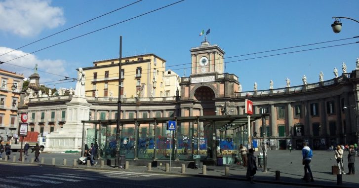 aa fig. 12 - Ingresso stazione metropolitana di Piazza Dante.jpg