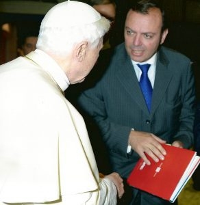 fig. 3  prof. Rodolfo Murra in  udienza papale il 18 gennaio 2012.JPG