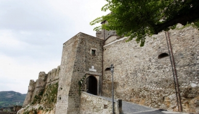 02 - Ingresso del castello.jpg