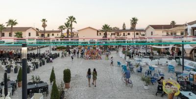 Comune_Marina-di-Sibari-piazzetta.jpg