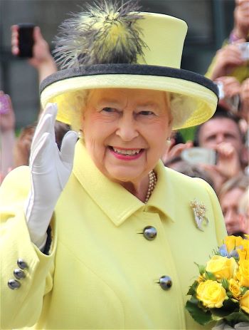Elizabeth_II_in_Berlin_2015_cropped.jpeg