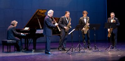 Francesco Nicolosi e il Vienna Saxophones Ensemble.jpg