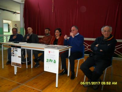 Il tavolo dei convenuti.jpg