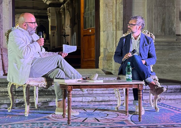 Mastrantonio che dialoga con Guida.jpg