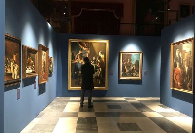 Una-veduta-della-mostra-I-Pittori-della-realtà-al-Palazzo-dei-Priori-di-Fermo.-1-1.jpg