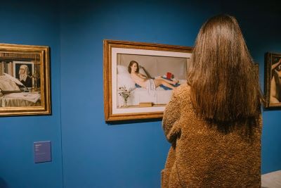 Una-veduta-della-mostra-I-Pittori-della-realtà-al-Palazzo-dei-Priori-di-Fermo.jpg