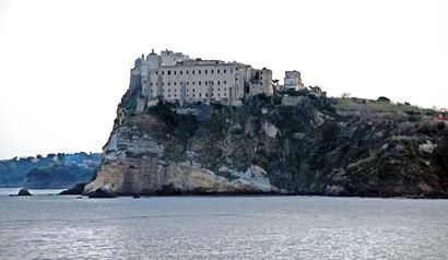 a  fig. 1 - Il Palazzo d' Avalos visto dal mare.jpg