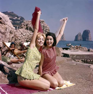 figura 1 due belle ragazze.jpeg