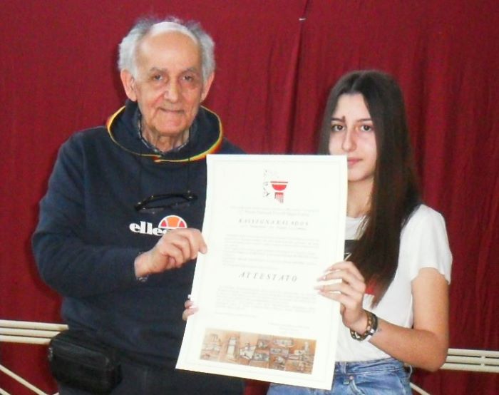 kalo Giuseppe Di Pressa riceve l'attestato.jpg